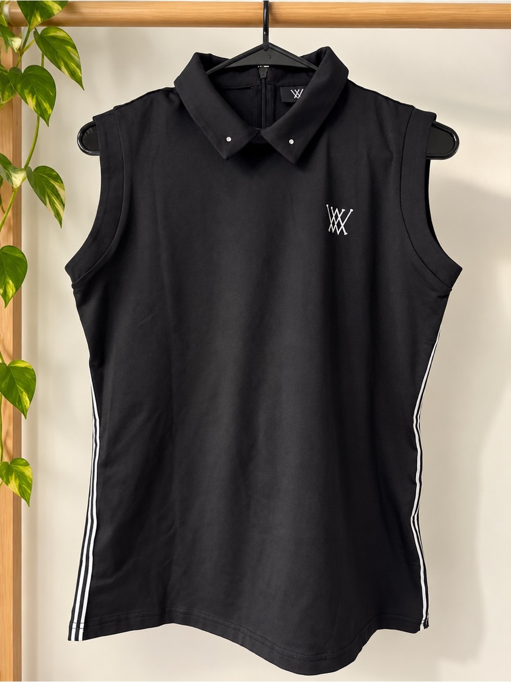 Anew golf women’s sleeveless collared top